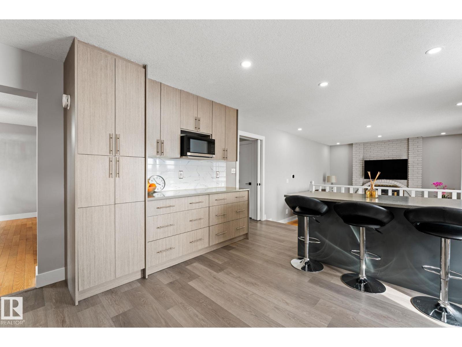 10673 161 AV NW, Edmonton