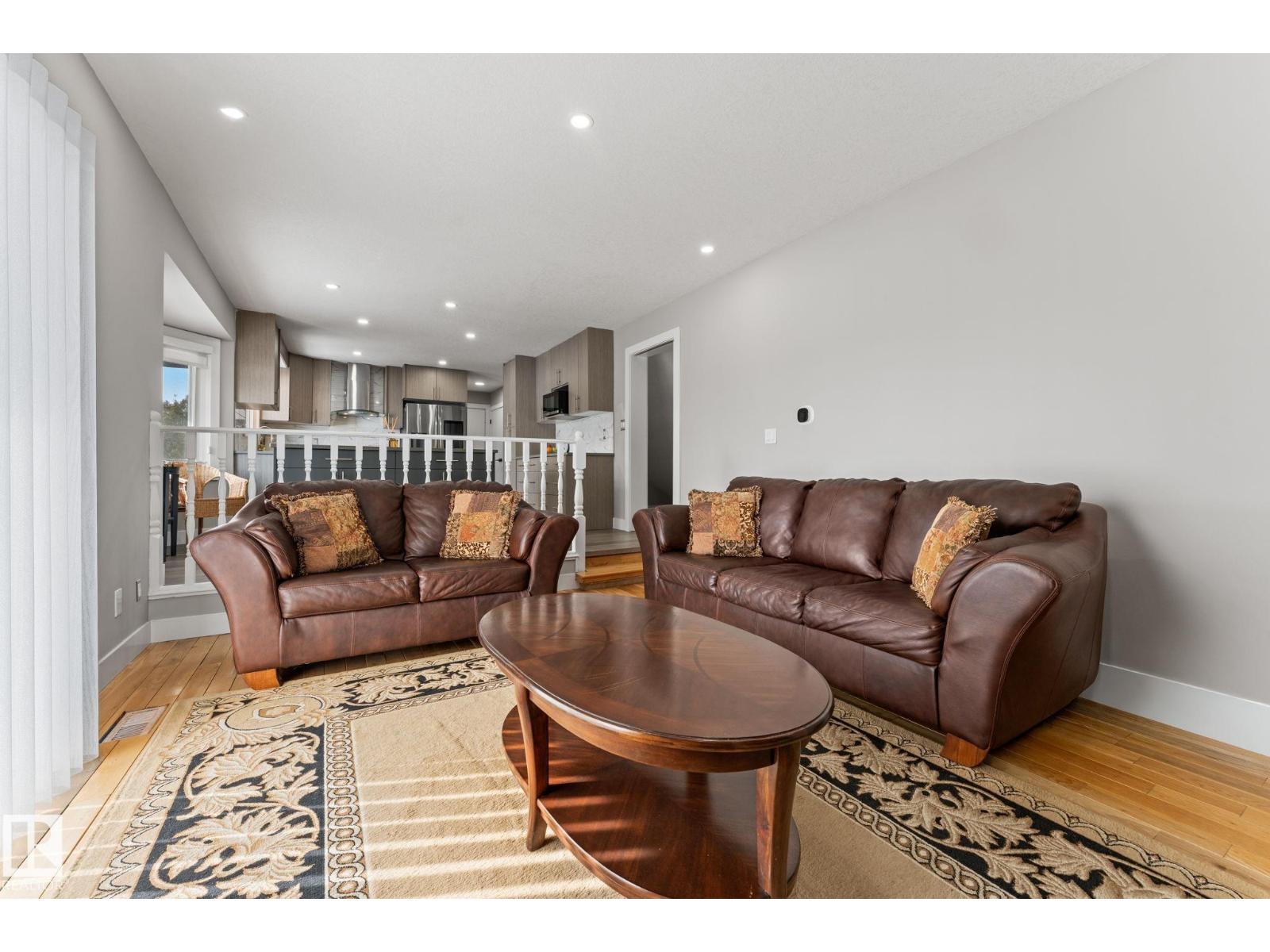 10673 161 AV NW, Edmonton