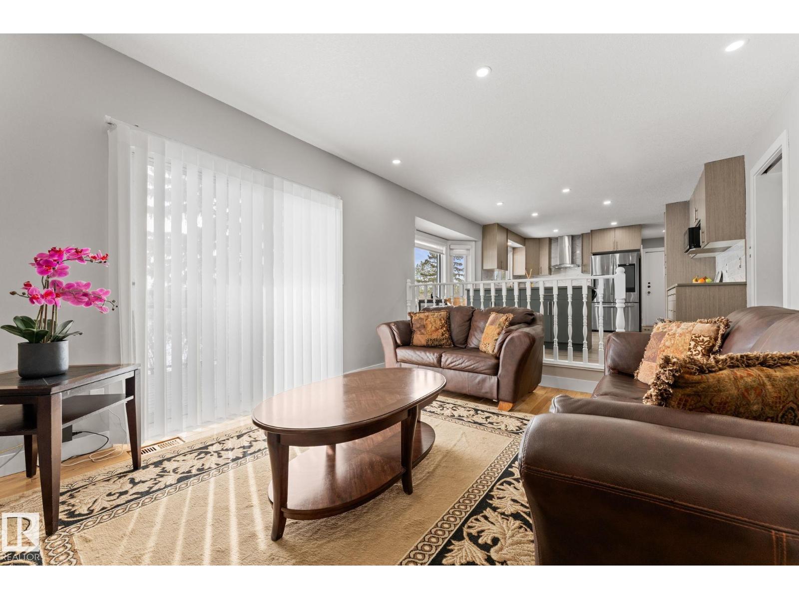 10673 161 AV NW, Edmonton