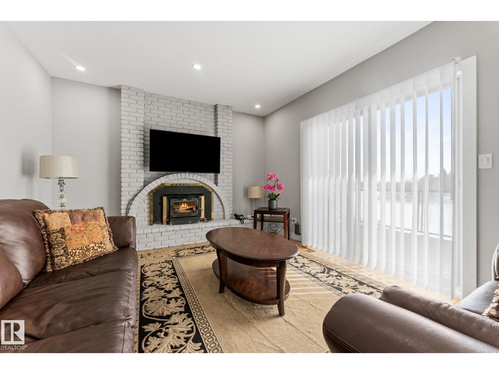 10673 161 AV NW, Edmonton