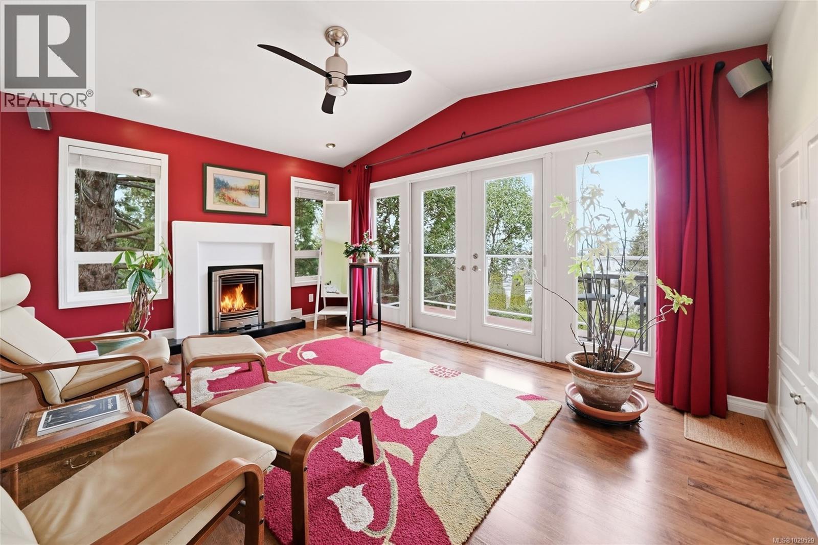 3259 DOLPHIN DR - 34