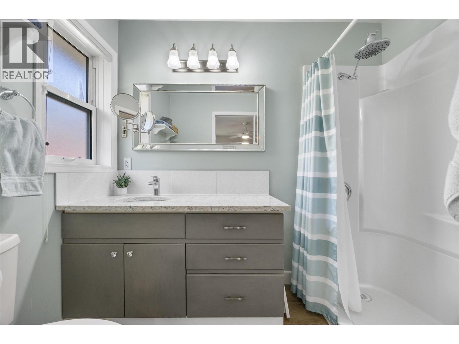 5288 Clarence Road, Peachland