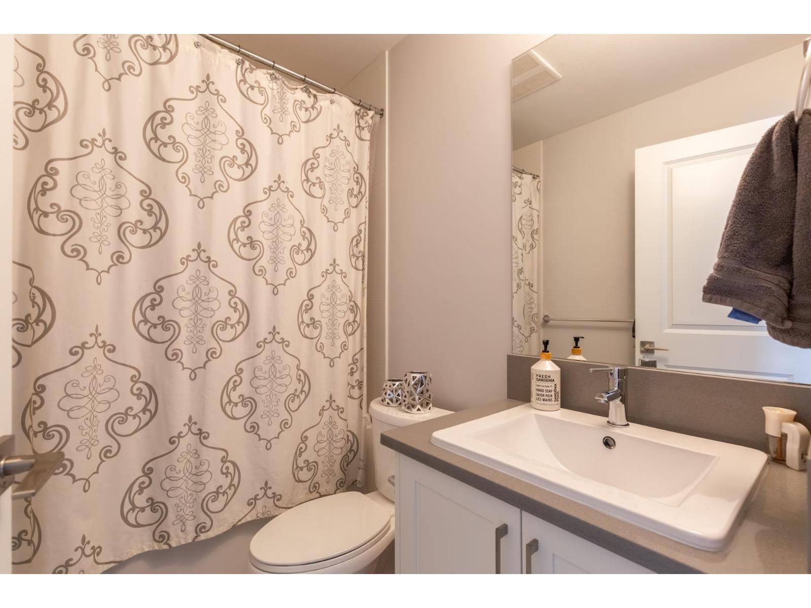 46 8371 202B STREET, Langley