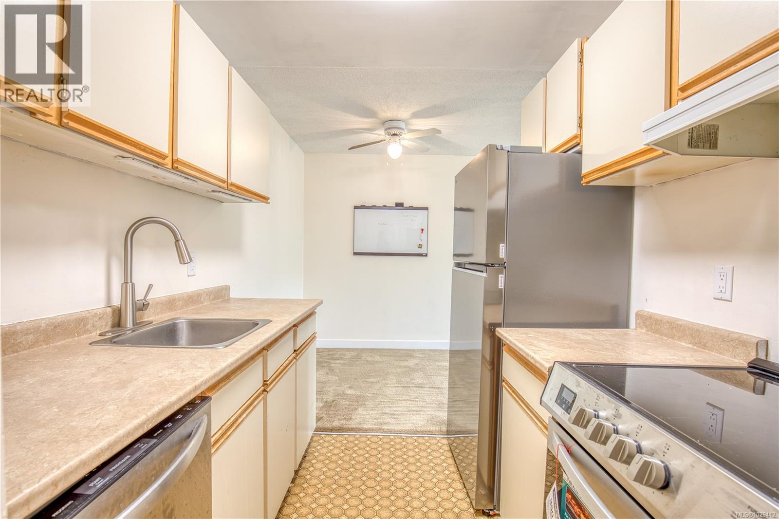 #308 2815 DEPARTURE BAY RD - 12