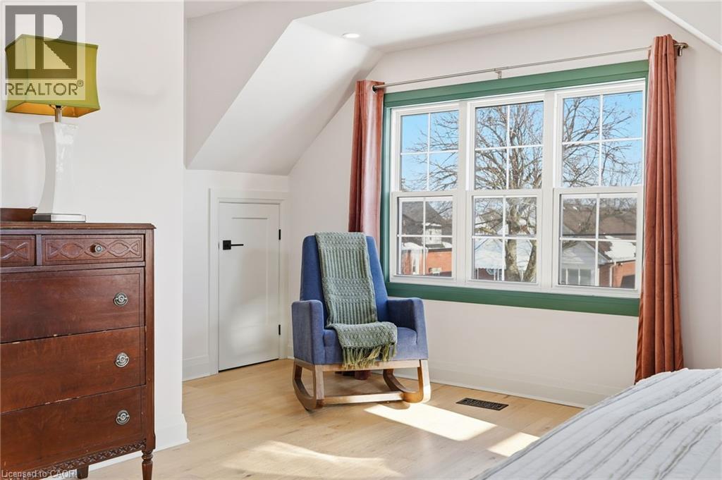 286 EAST 18TH Street - 18