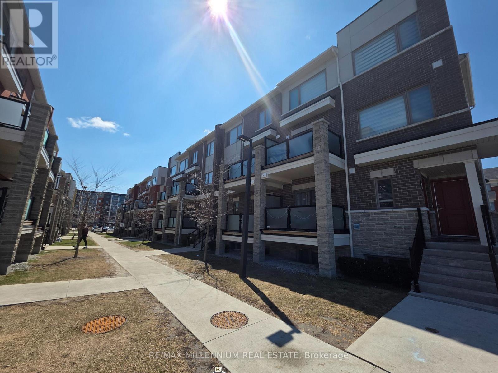 15 - 240 LAGERFELD DRIVE