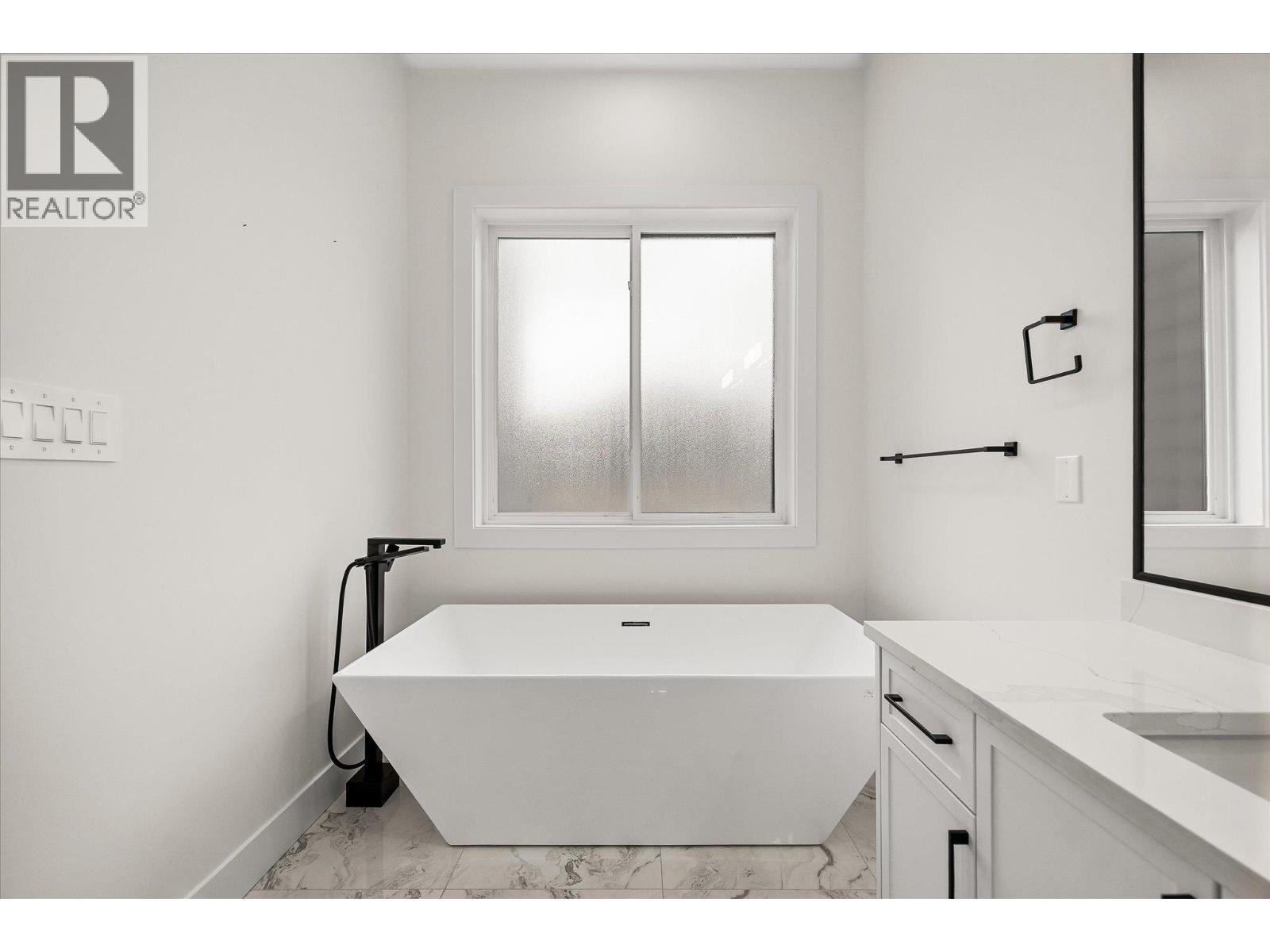 897 Carnoustie Drive, Kelowna