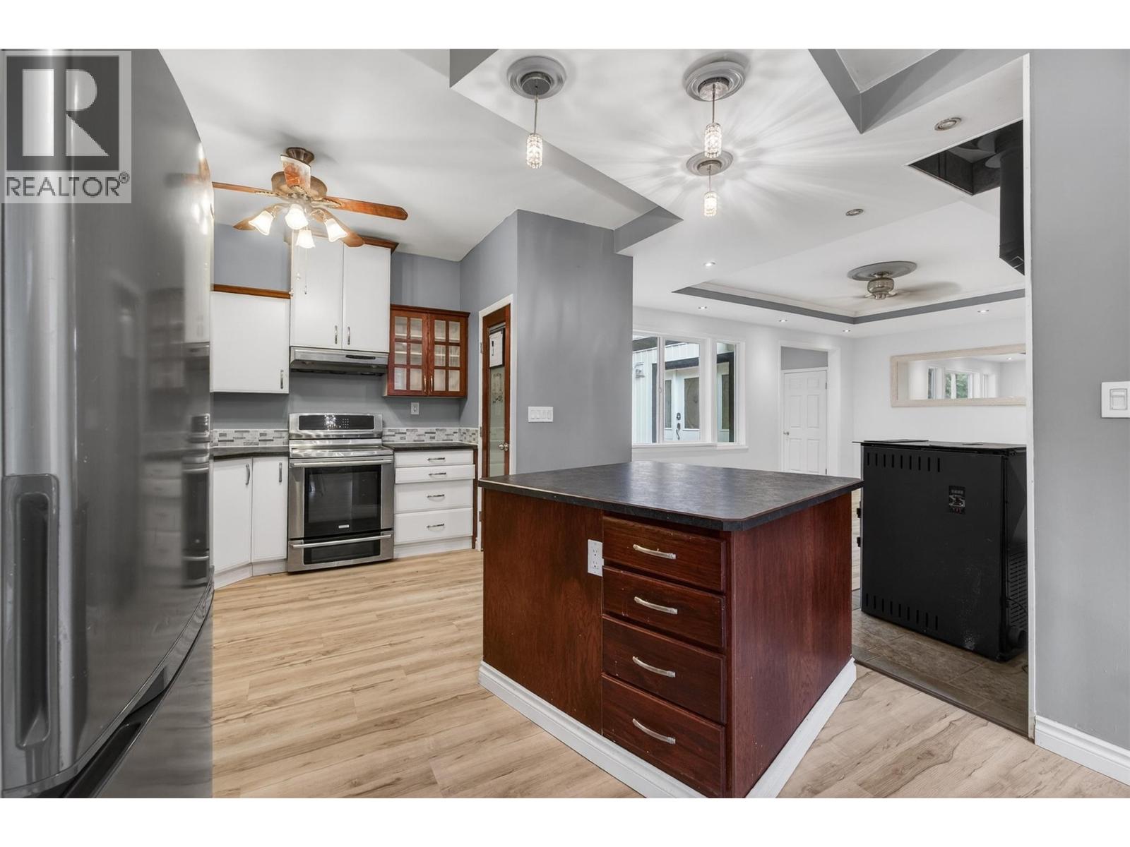 9048 Humming Bird Drive, Swansea Point