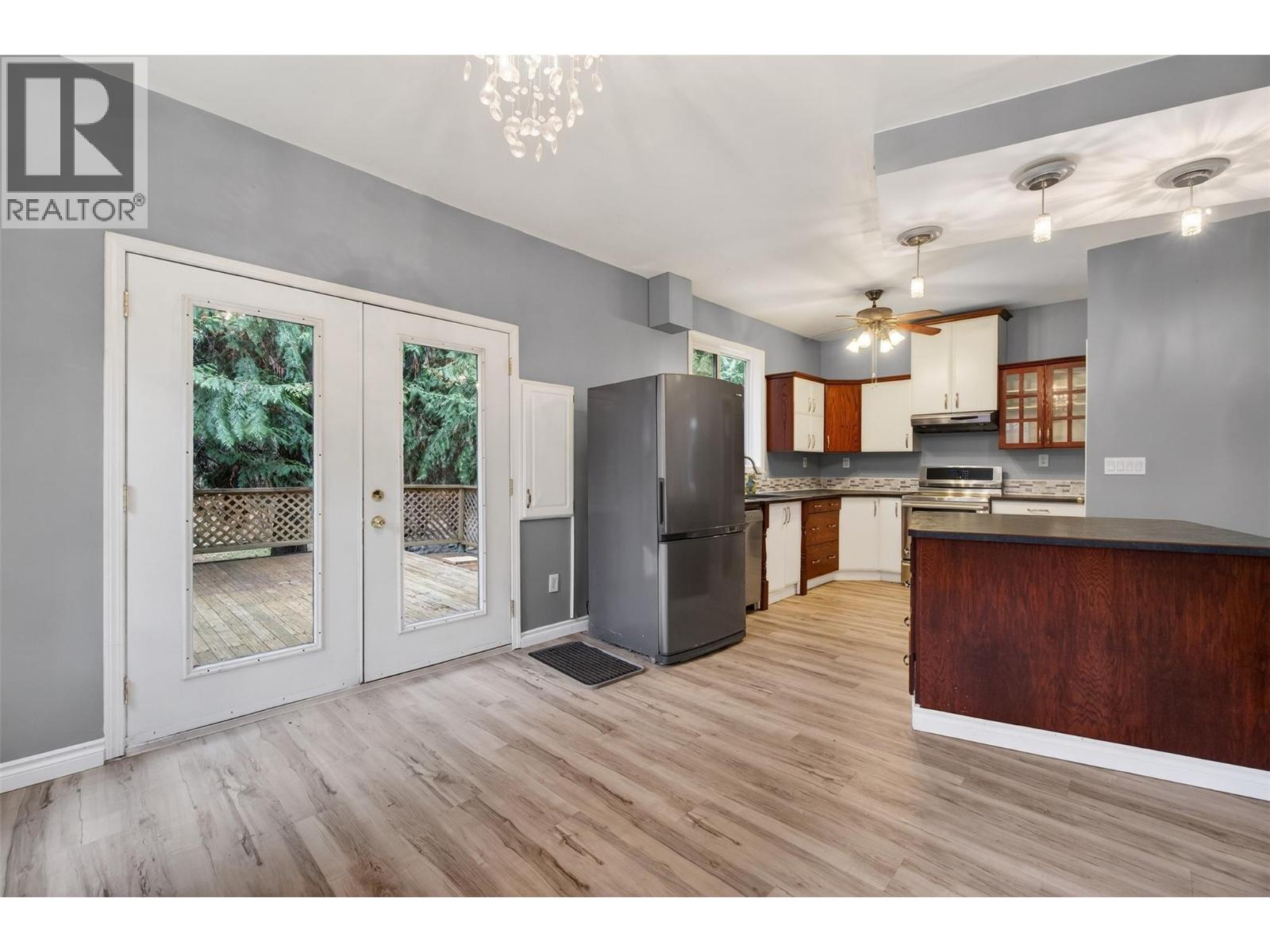 9048 Humming Bird Drive, Swansea Point