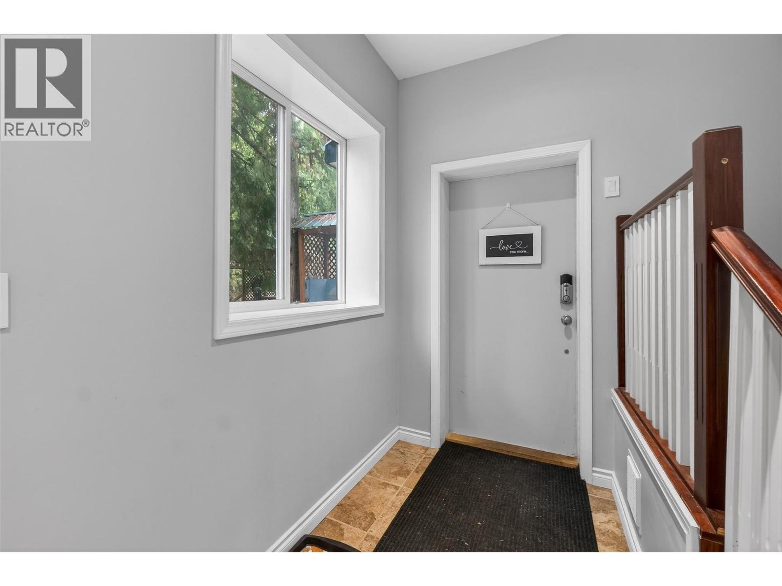 9048 Humming Bird Drive, Swansea Point