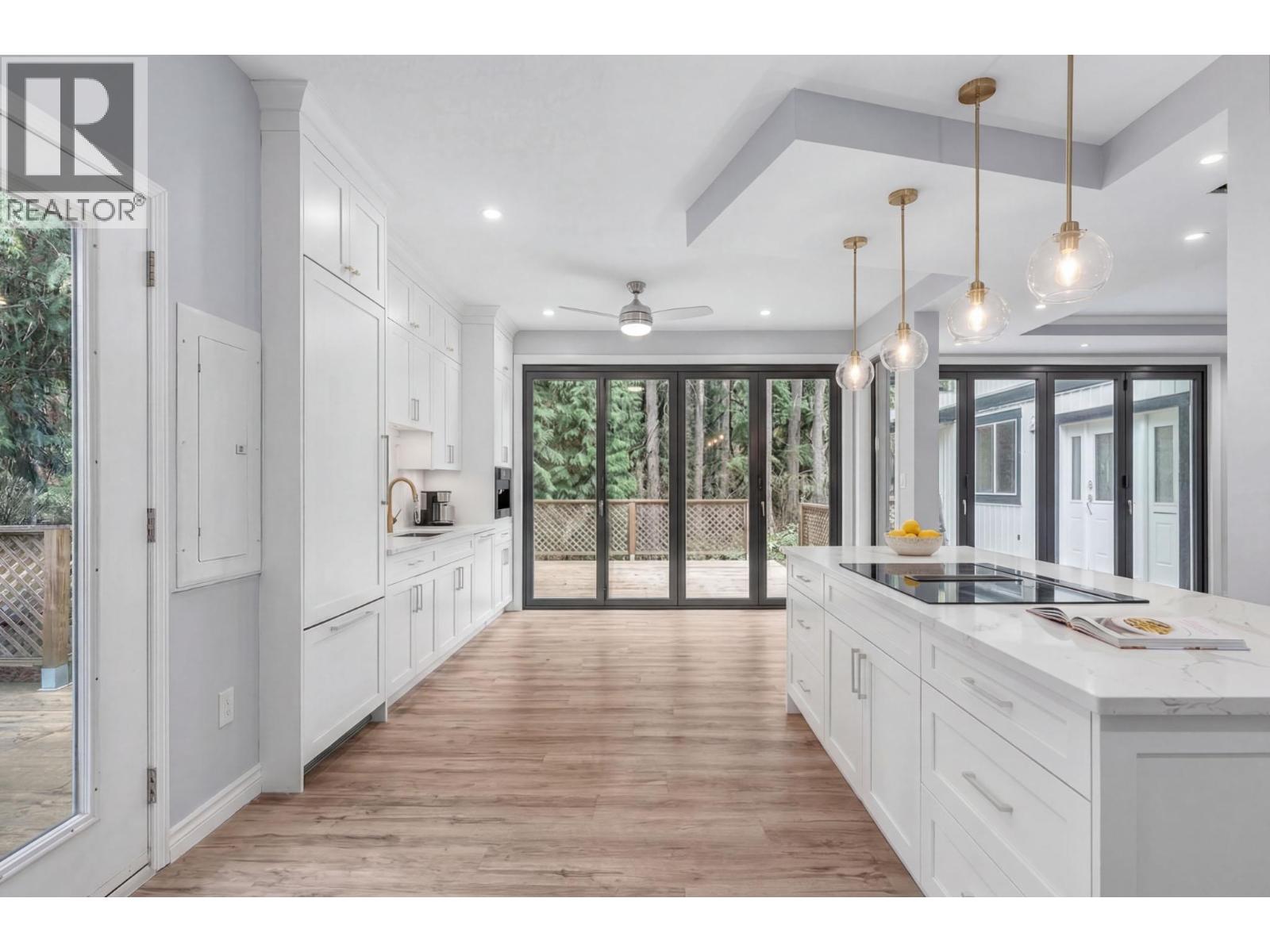 9048 Humming Bird Drive, Swansea Point