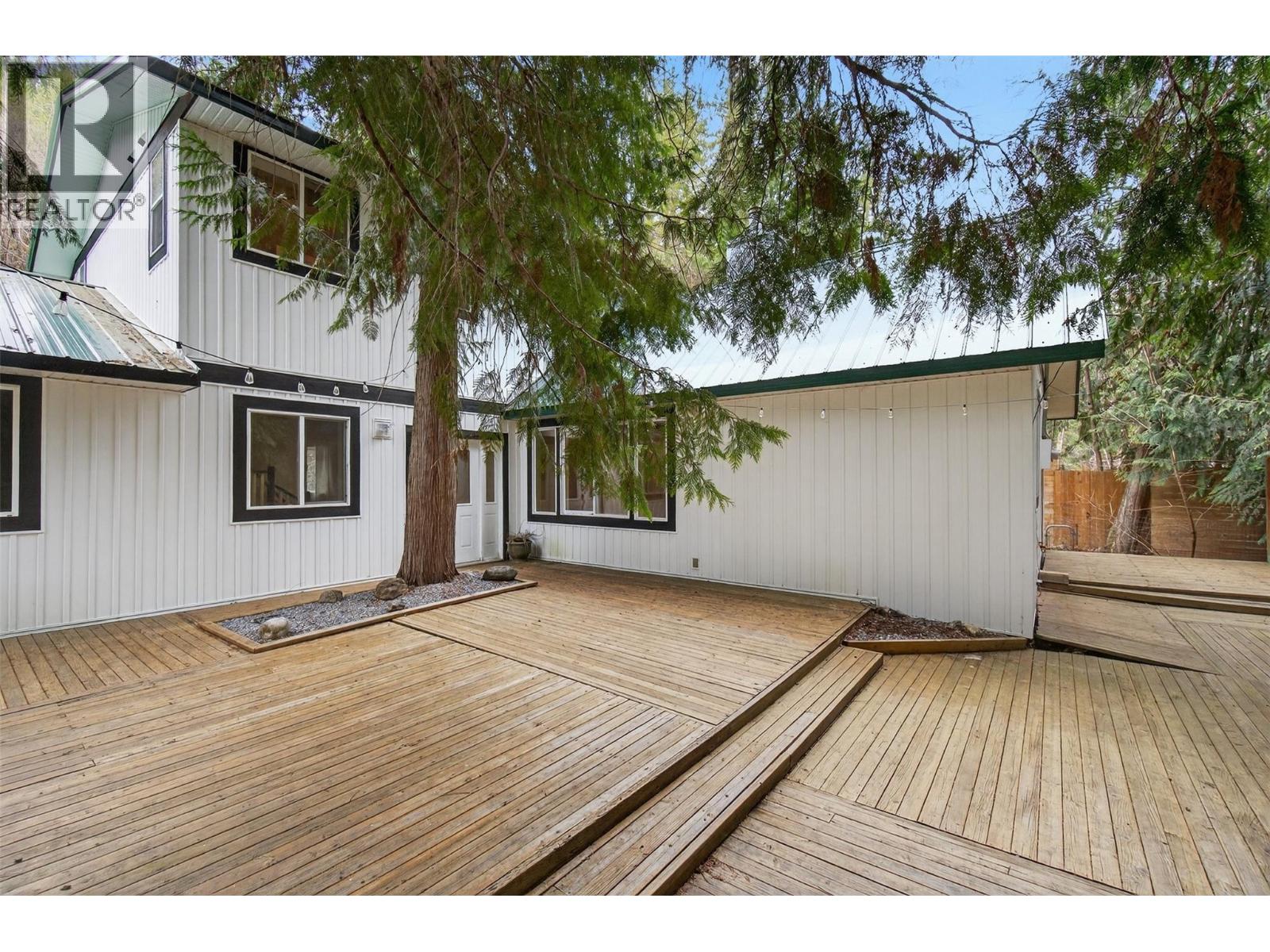 9048 Humming Bird Drive, Swansea Point