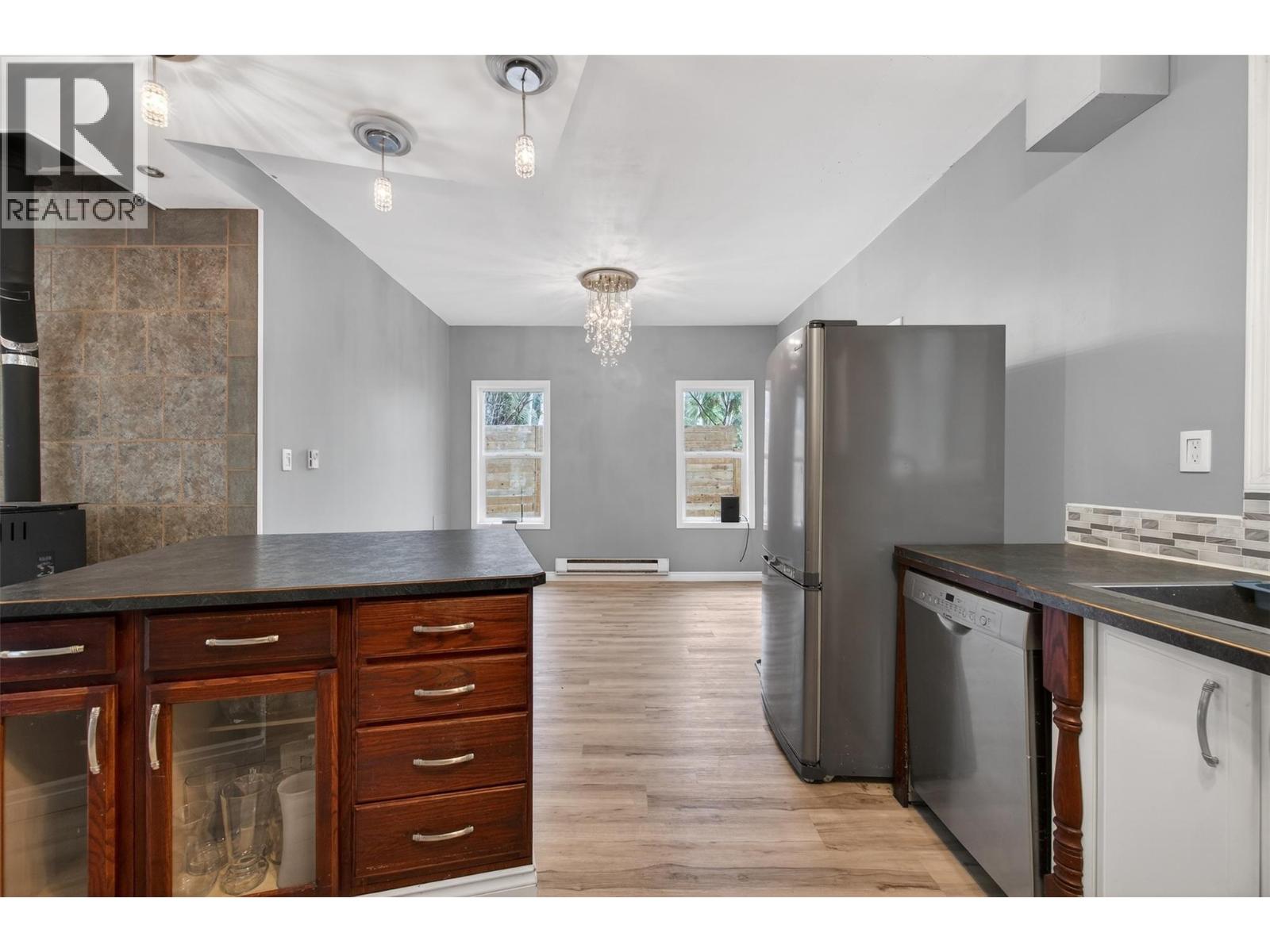 9048 Humming Bird Drive, Swansea Point