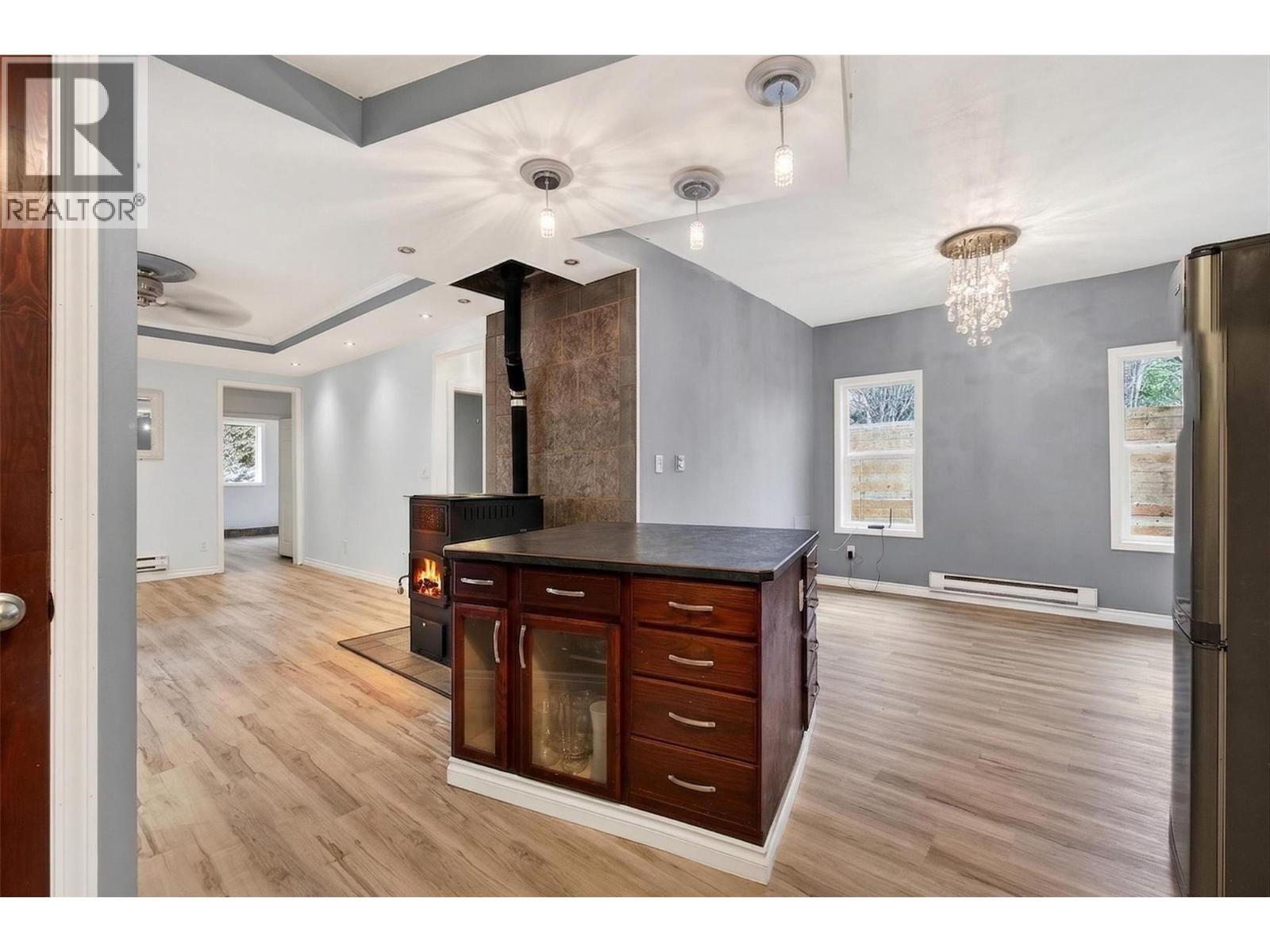 9048 Humming Bird Drive, Swansea Point