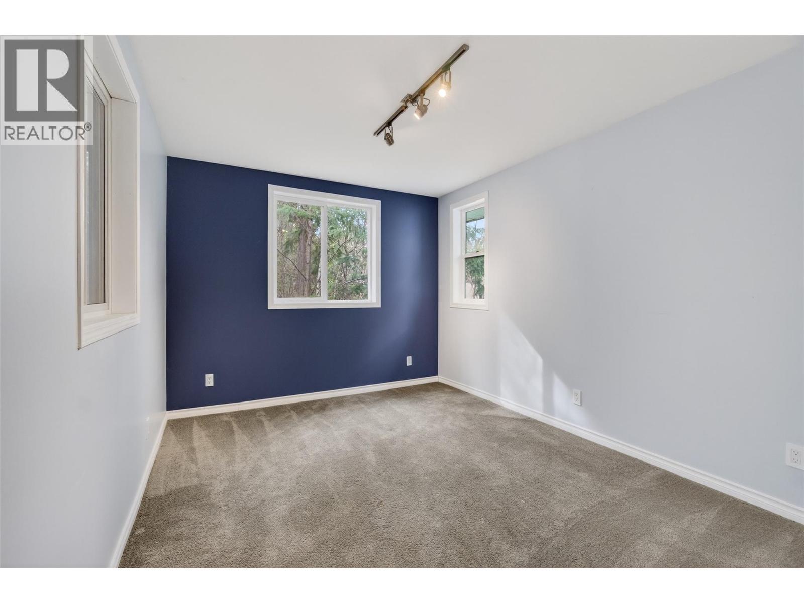 9048 Humming Bird Drive, Swansea Point