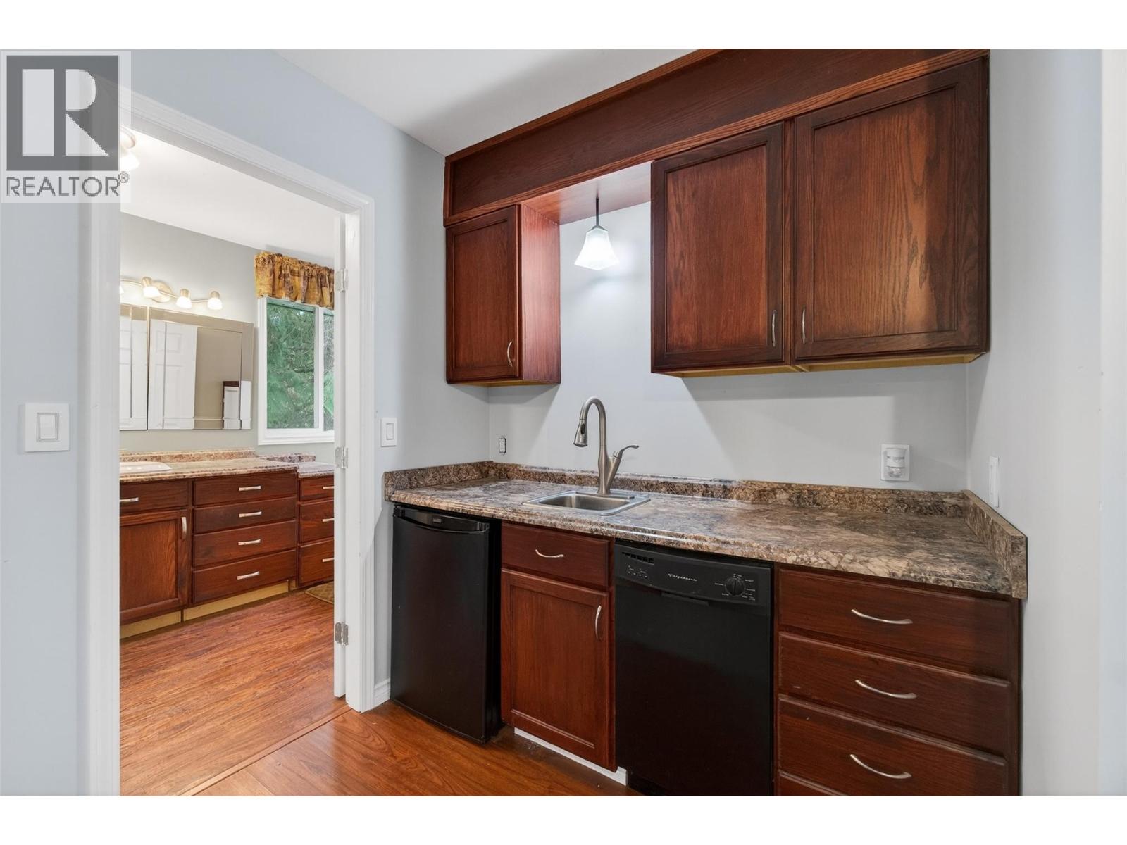 9048 Humming Bird Drive, Swansea Point