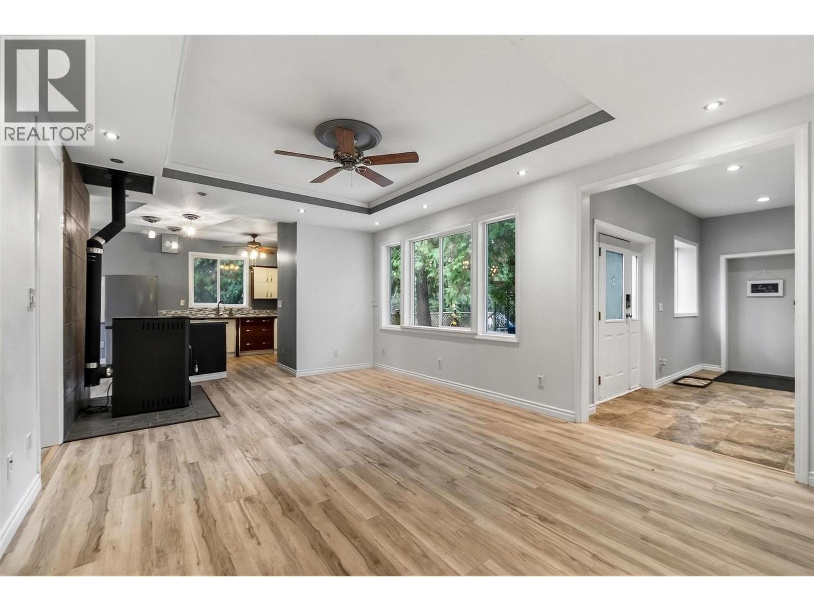 9048 Humming Bird Drive, Swansea Point