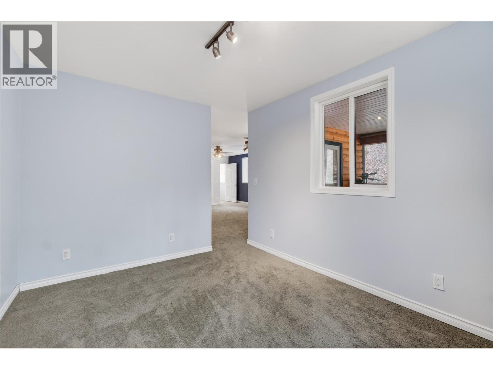 9048 Humming Bird Drive, Swansea Point