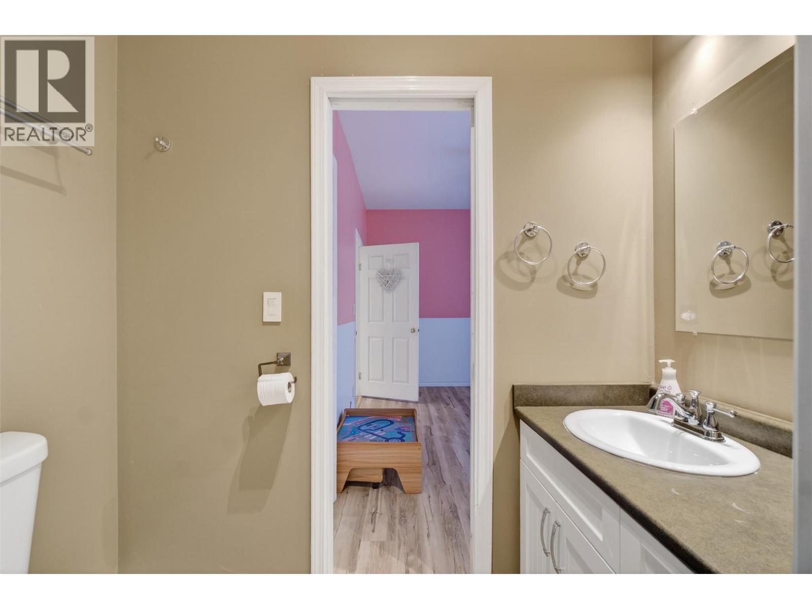 9048 Humming Bird Drive, Swansea Point