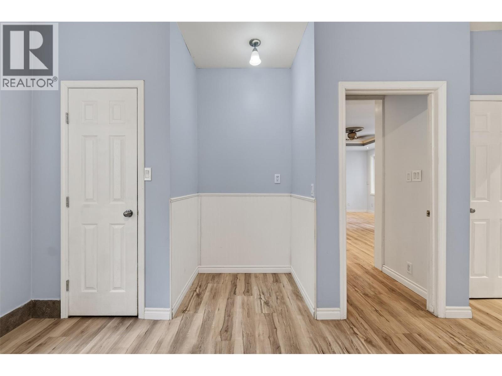 9048 Humming Bird Drive, Swansea Point