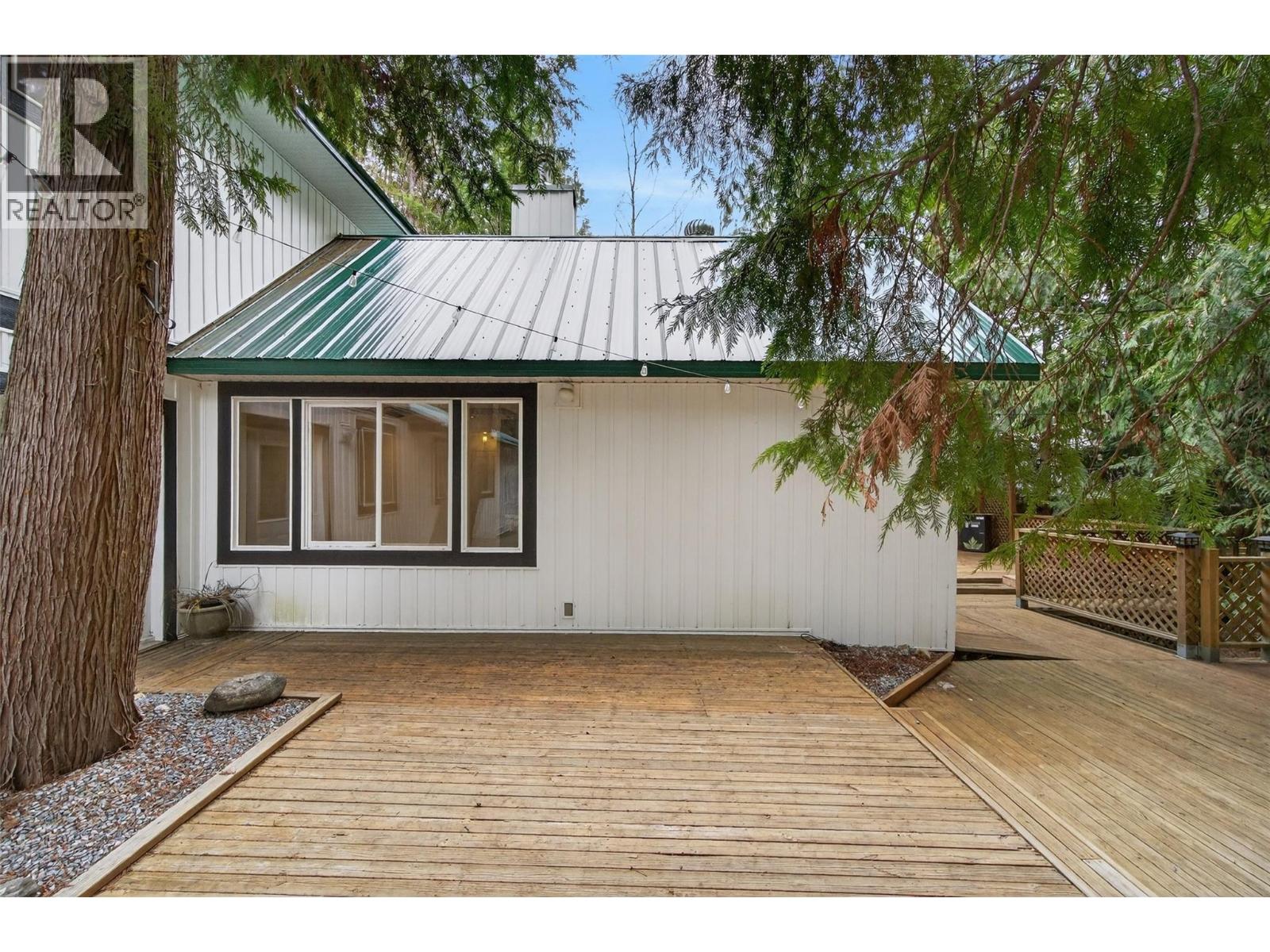 9048 Humming Bird Drive, Swansea Point