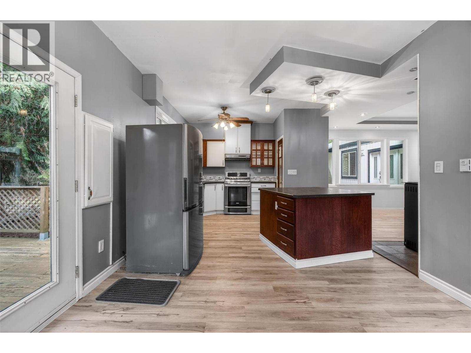 9048 Humming Bird Drive, Swansea Point