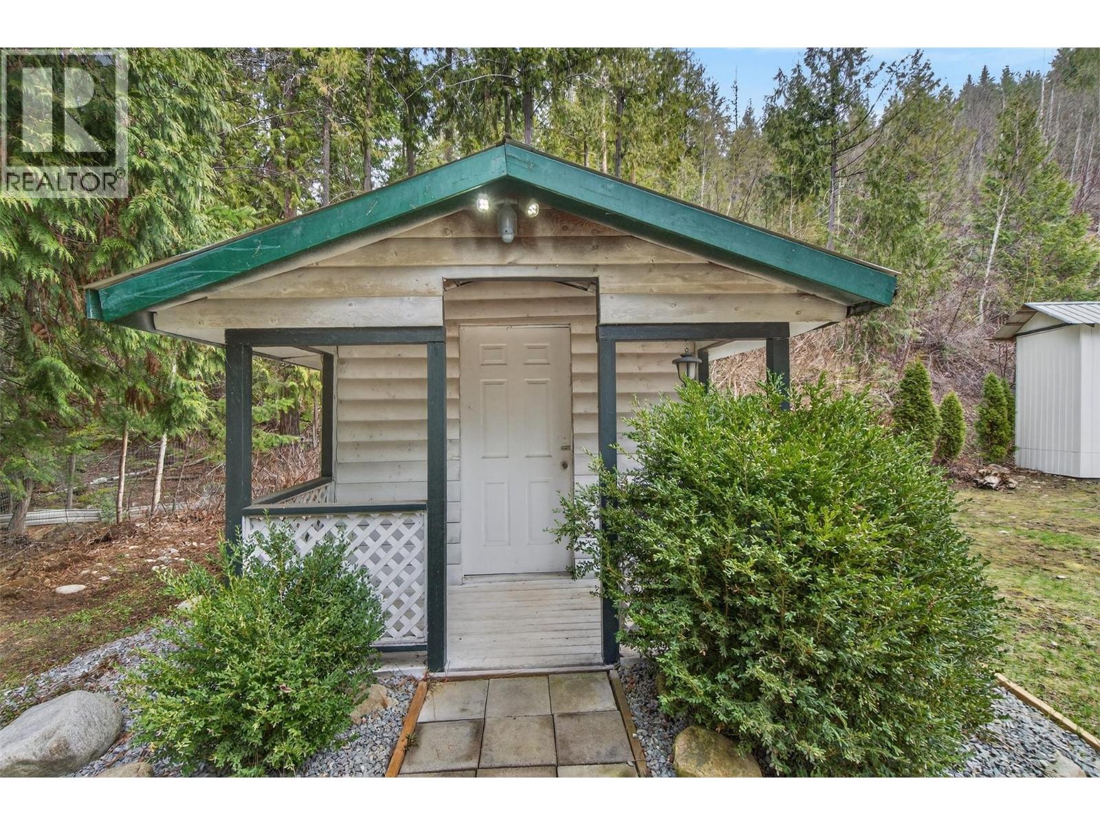 9048 Humming Bird Drive, Swansea Point