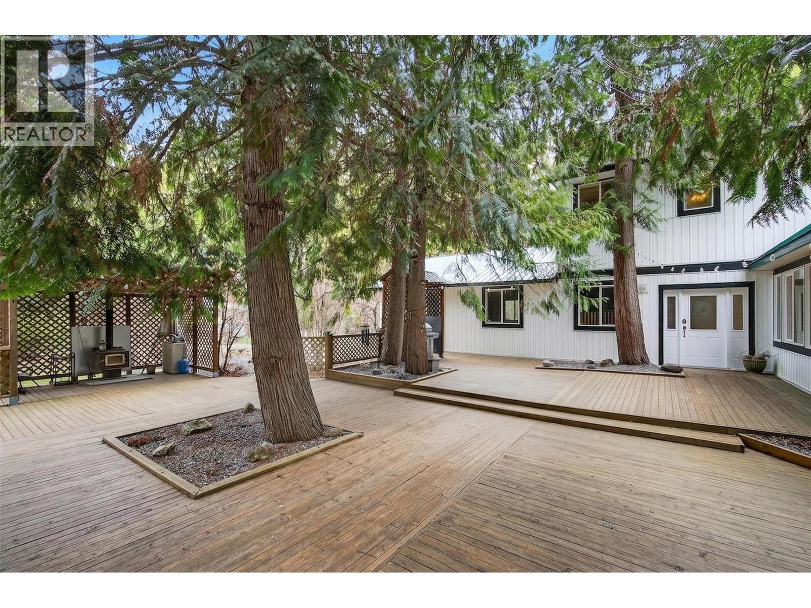 9048 Humming Bird Drive, Swansea Point