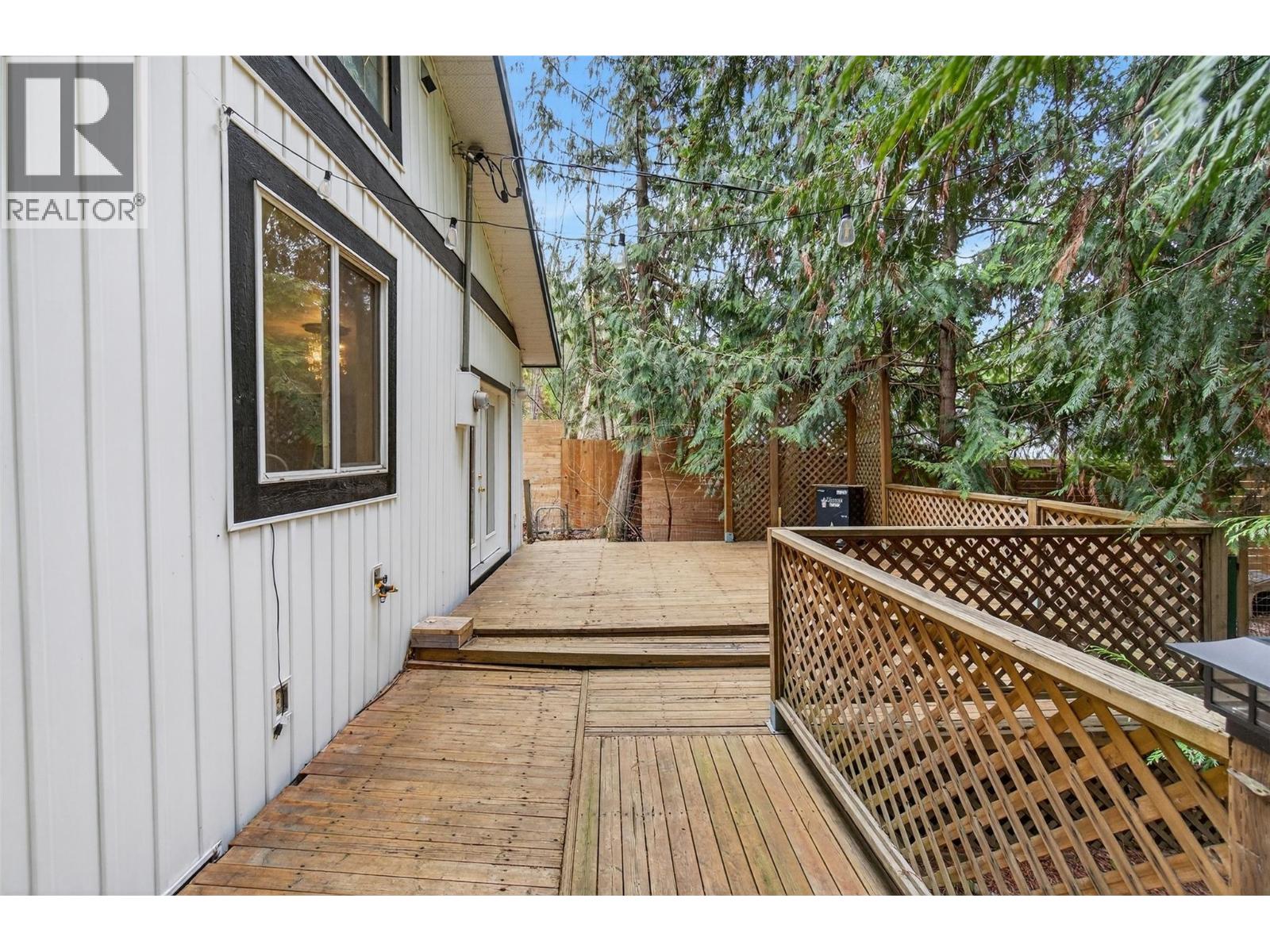 9048 Humming Bird Drive, Swansea Point