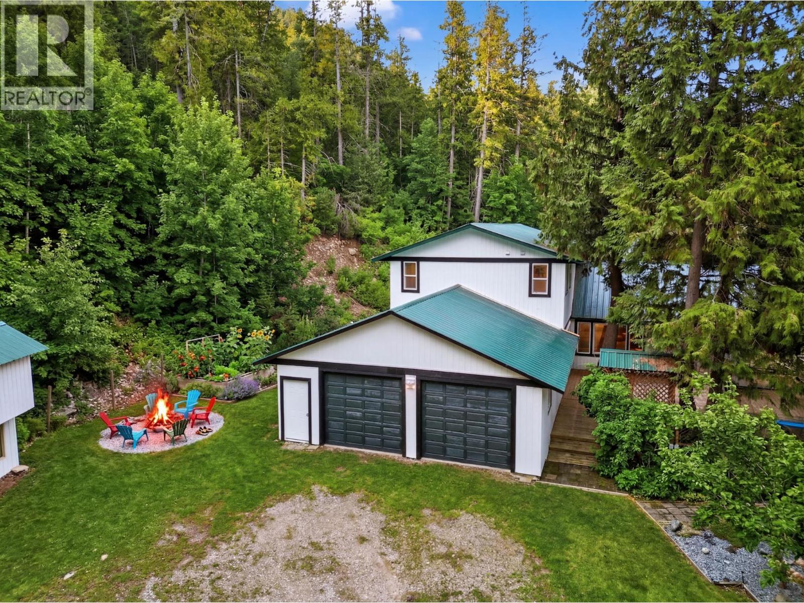 9048 Humming Bird Drive, Swansea Point