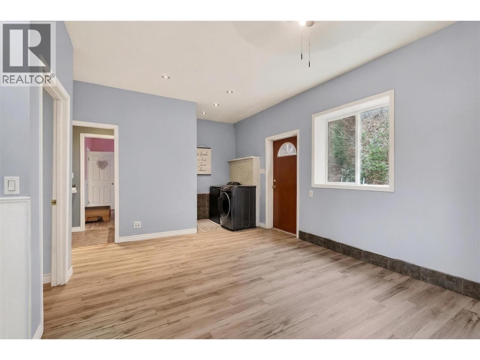 9048 Humming Bird Drive, Swansea Point