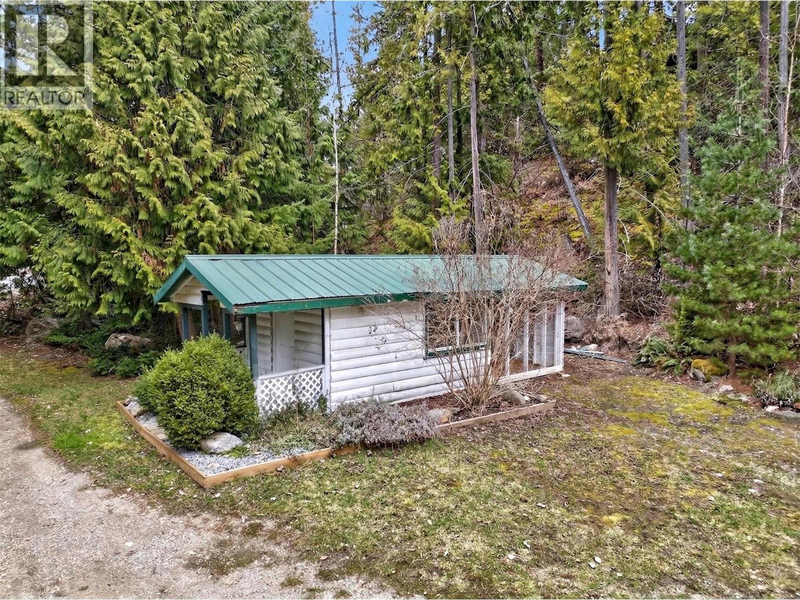 9048 Humming Bird Drive, Swansea Point