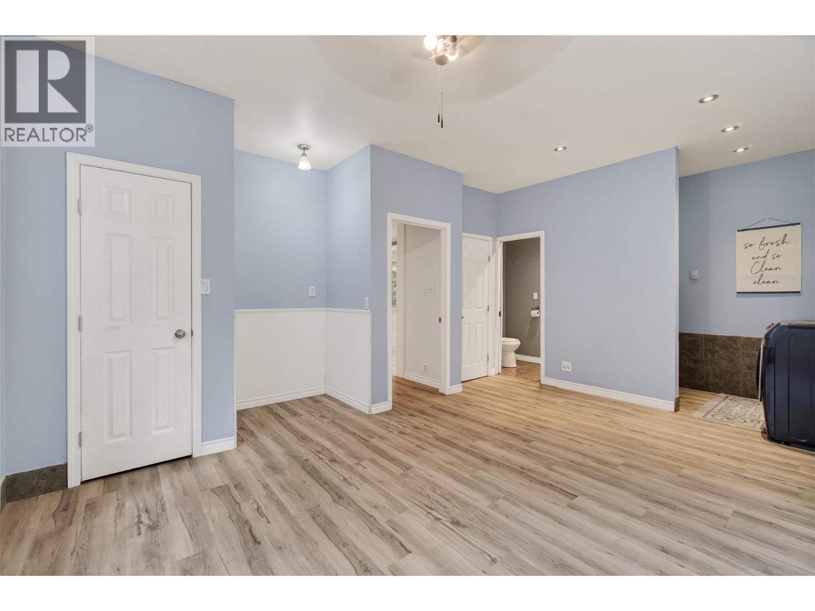 9048 Humming Bird Drive, Swansea Point