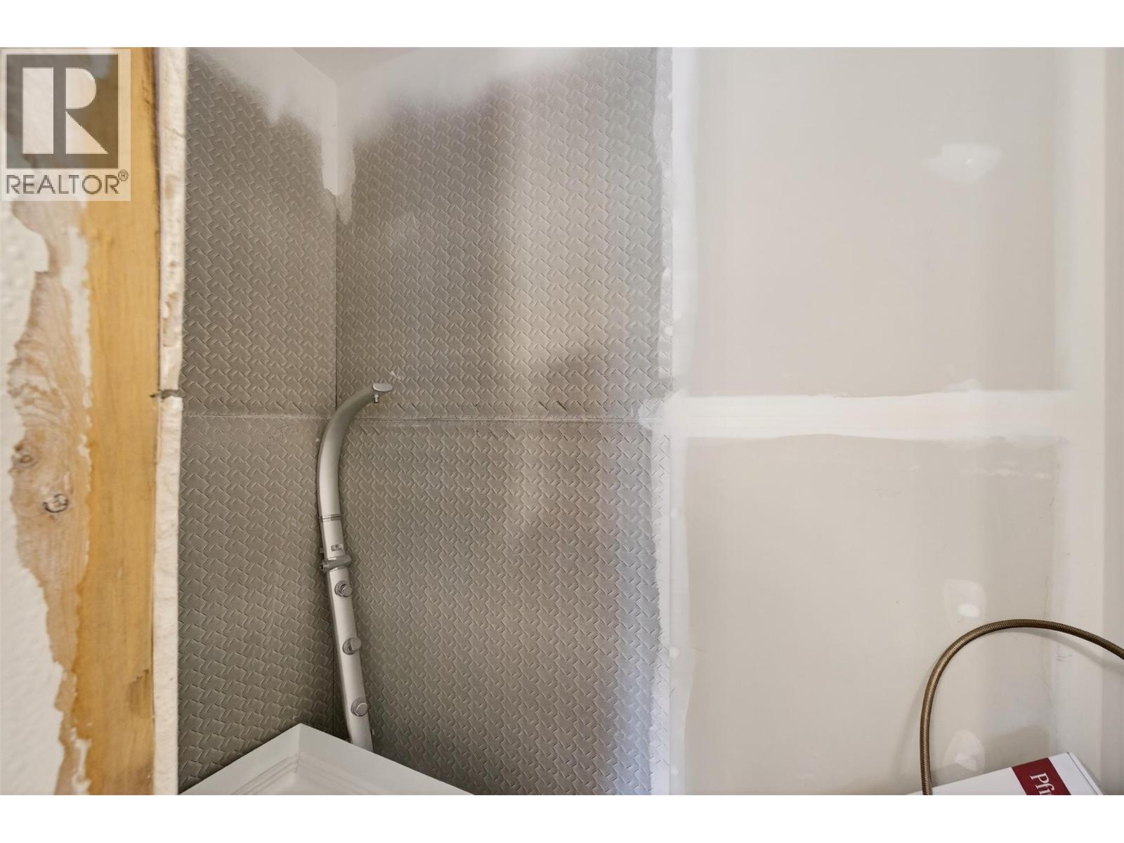 9048 Humming Bird Drive, Swansea Point