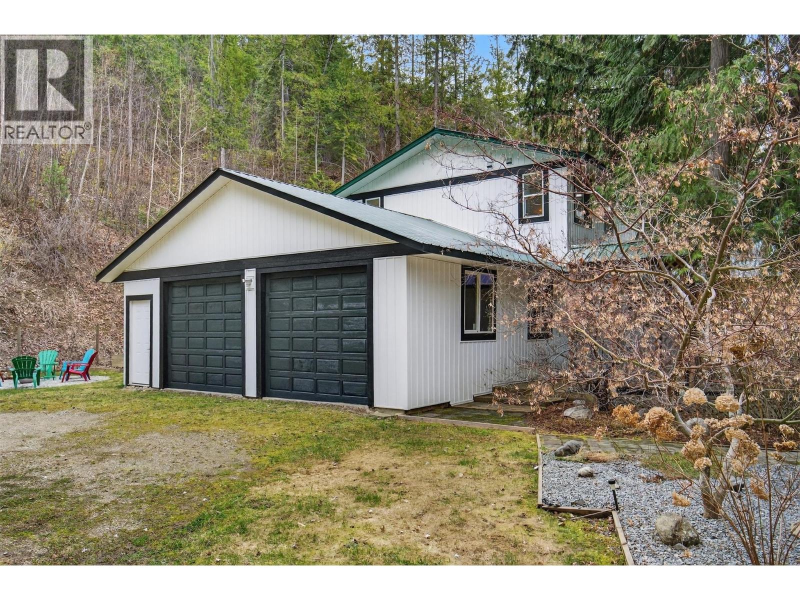 9048 Humming Bird Drive, Swansea Point