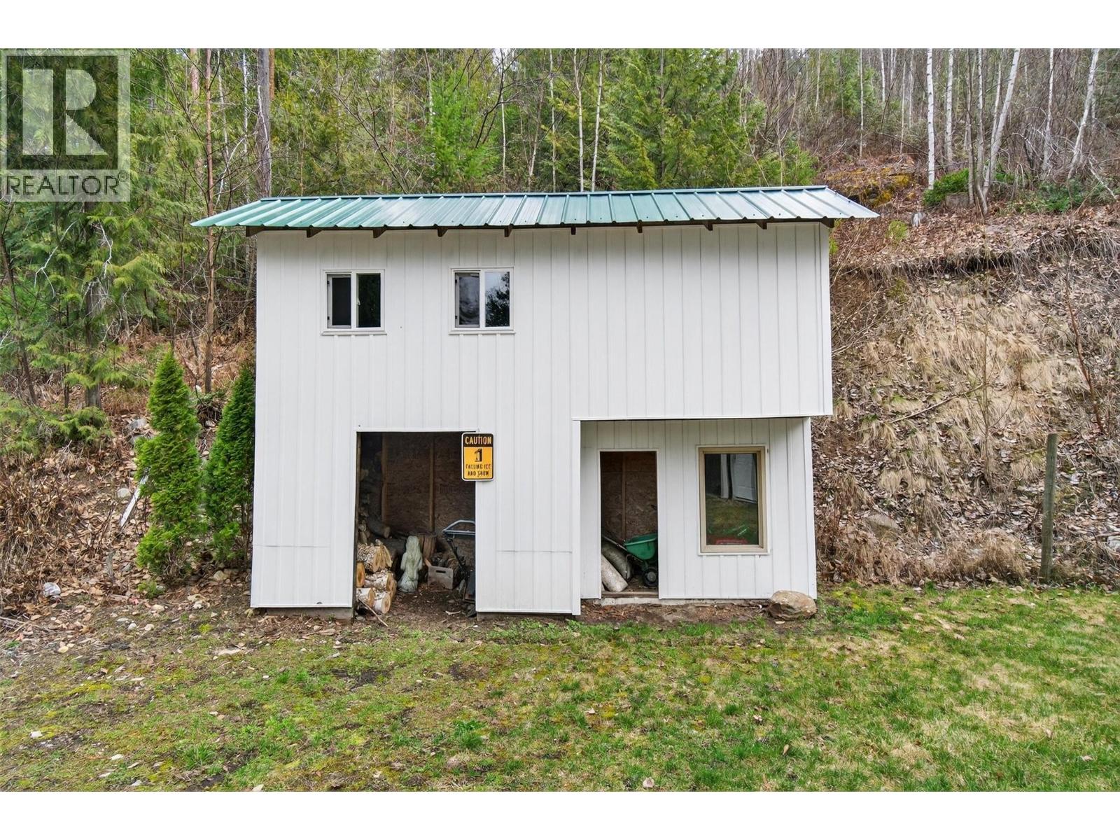 9048 Humming Bird Drive, Swansea Point