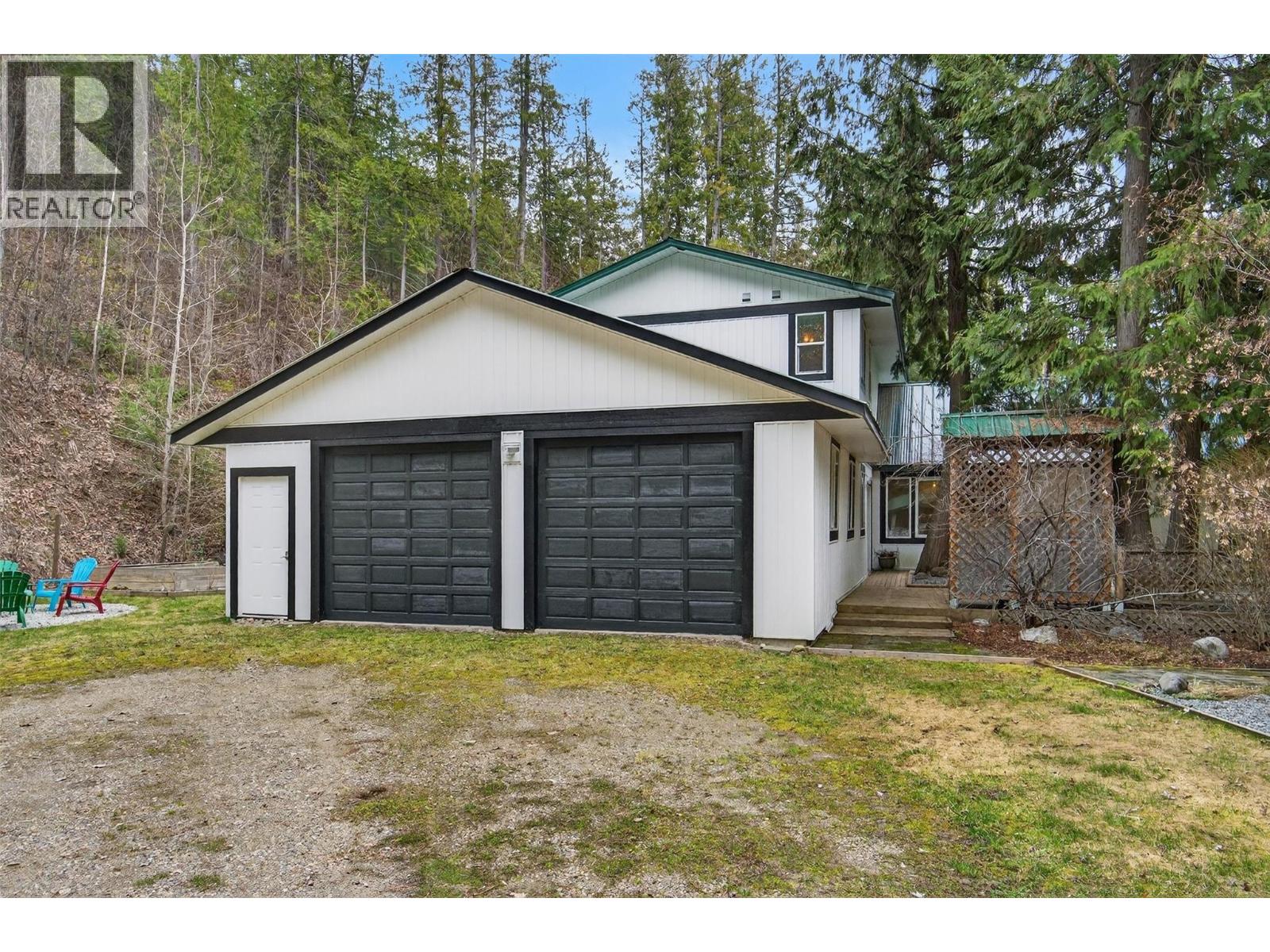 9048 Humming Bird Drive, Swansea Point