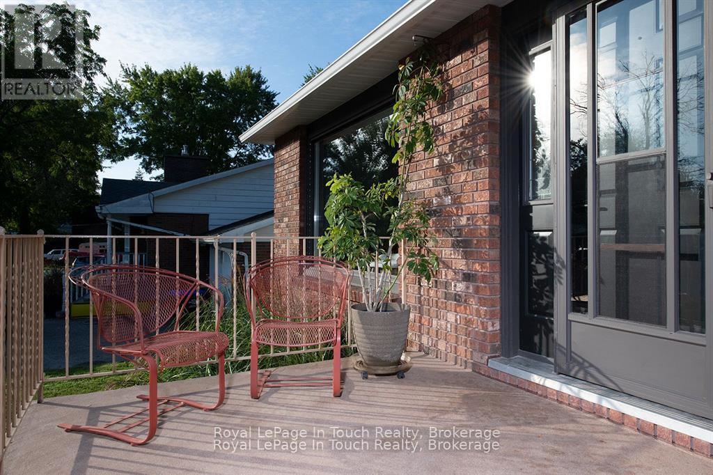 8 CYRIL MARTIN PLACE - 38