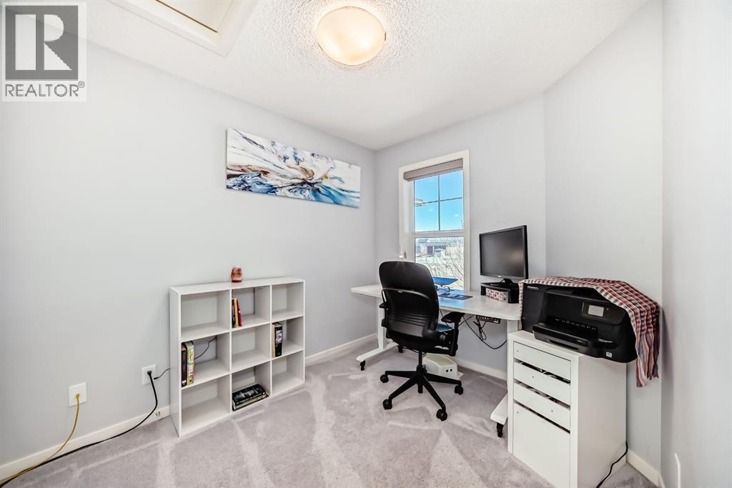 101 Sunset Drive, Cochrane