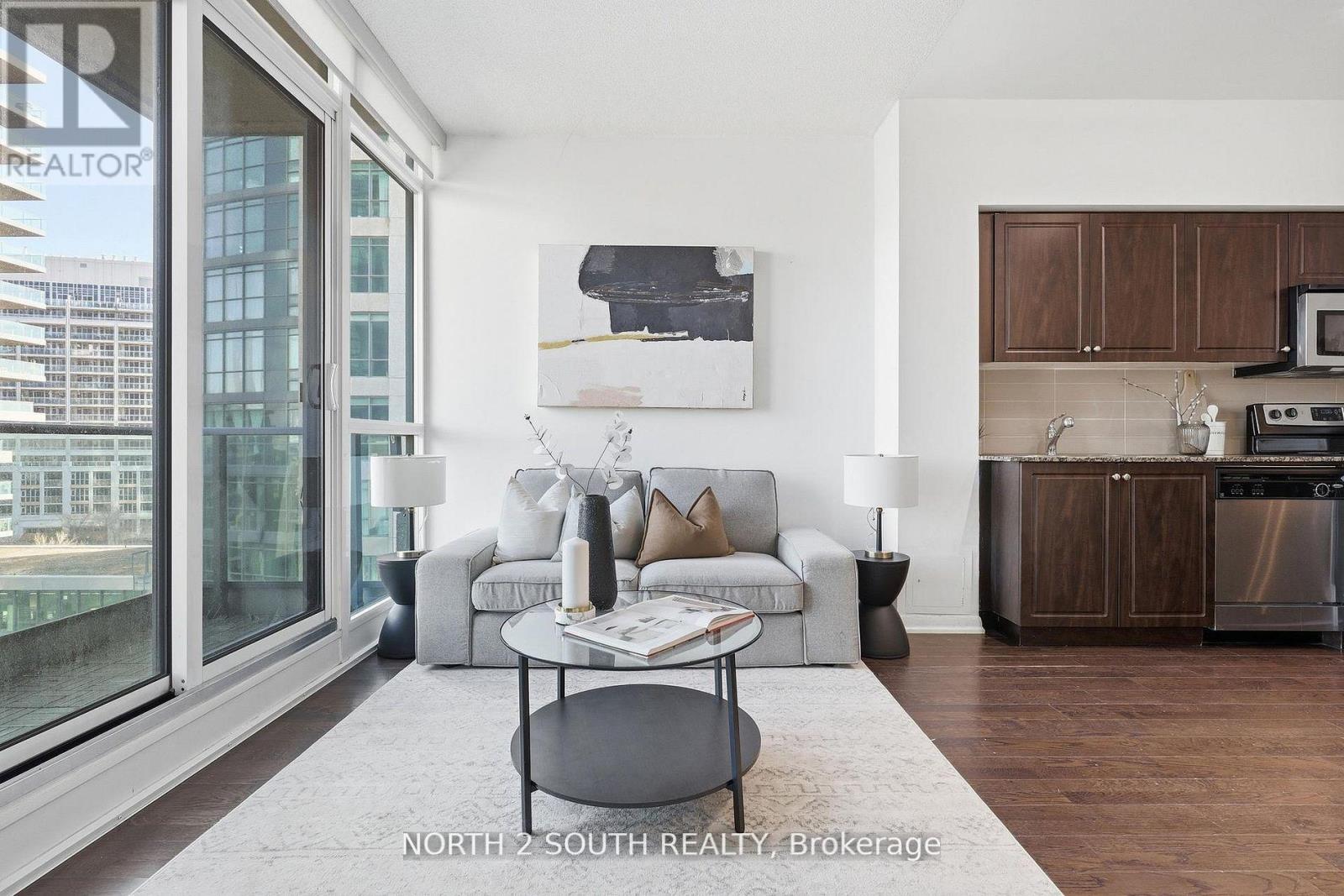 712 - 215 FORT YORK BOULEVARD