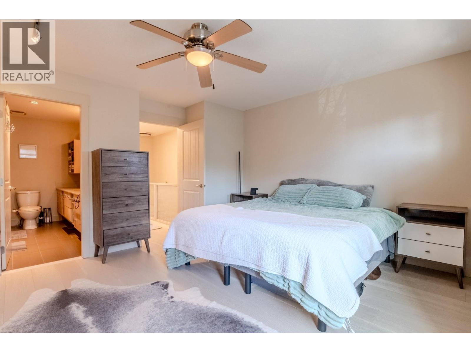 #10 600 Sherwood Road - 10