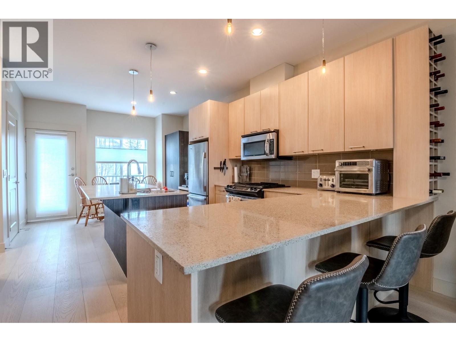 #10 600 Sherwood Road - 5