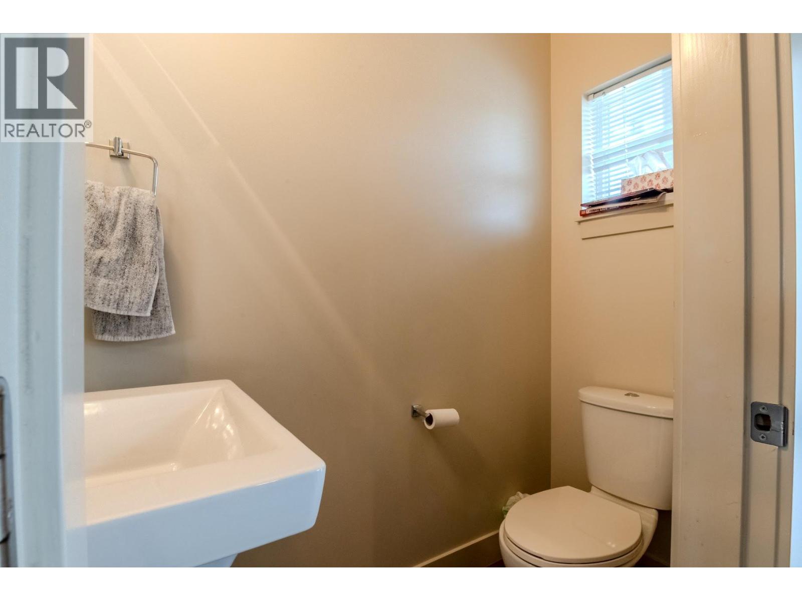 #10 600 Sherwood Road - 8