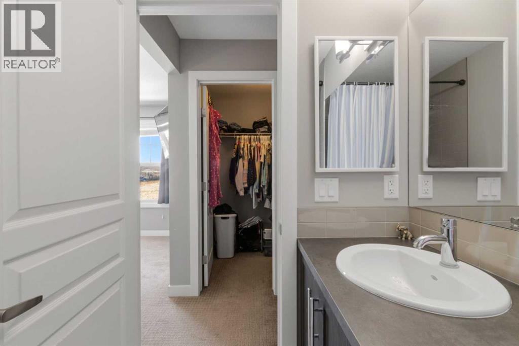 32 Horseshoe Crescent, Cochrane