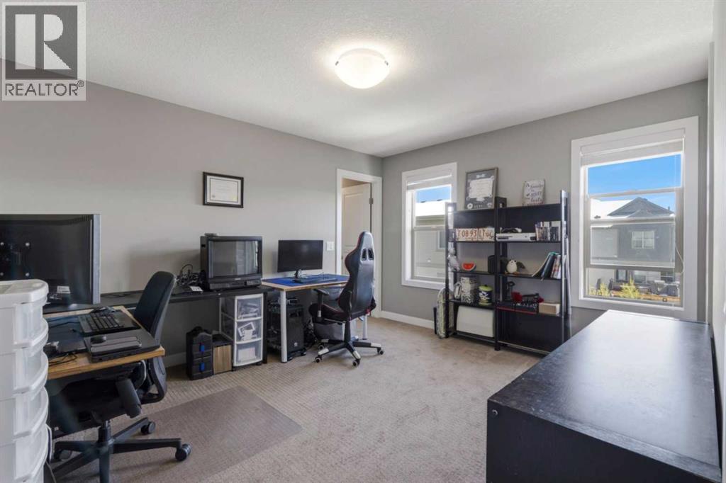 32 Horseshoe Crescent, Cochrane