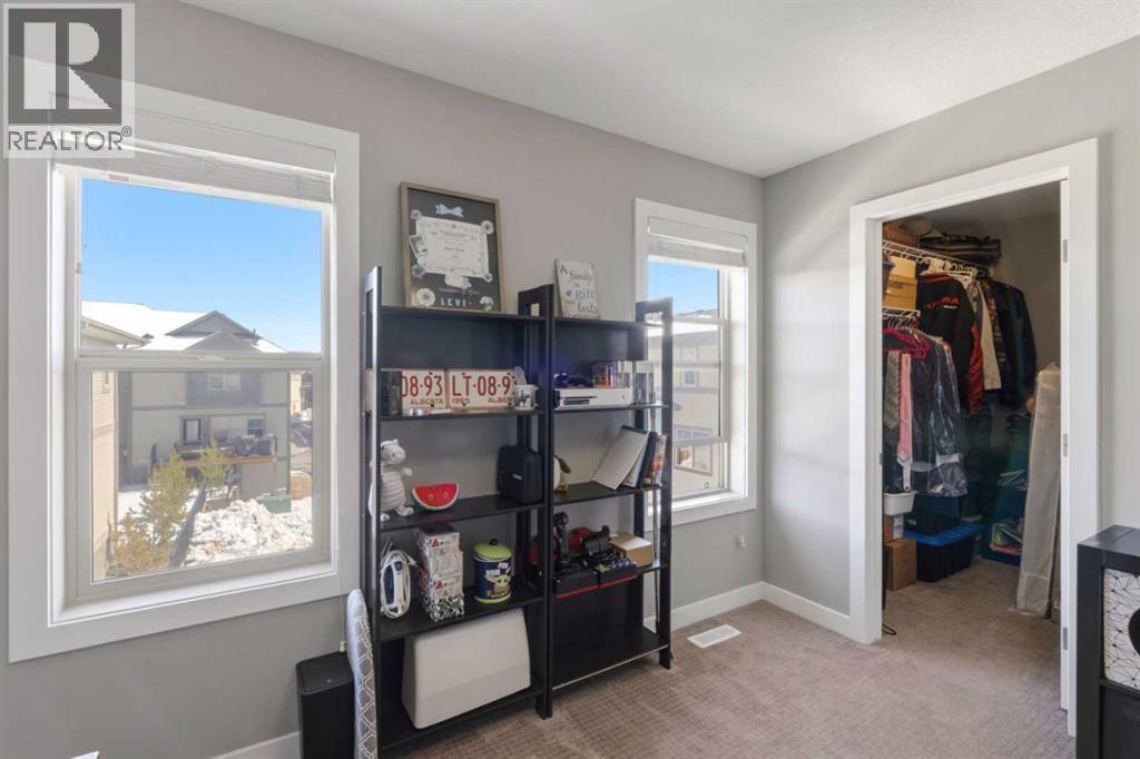 32 Horseshoe Crescent, Cochrane