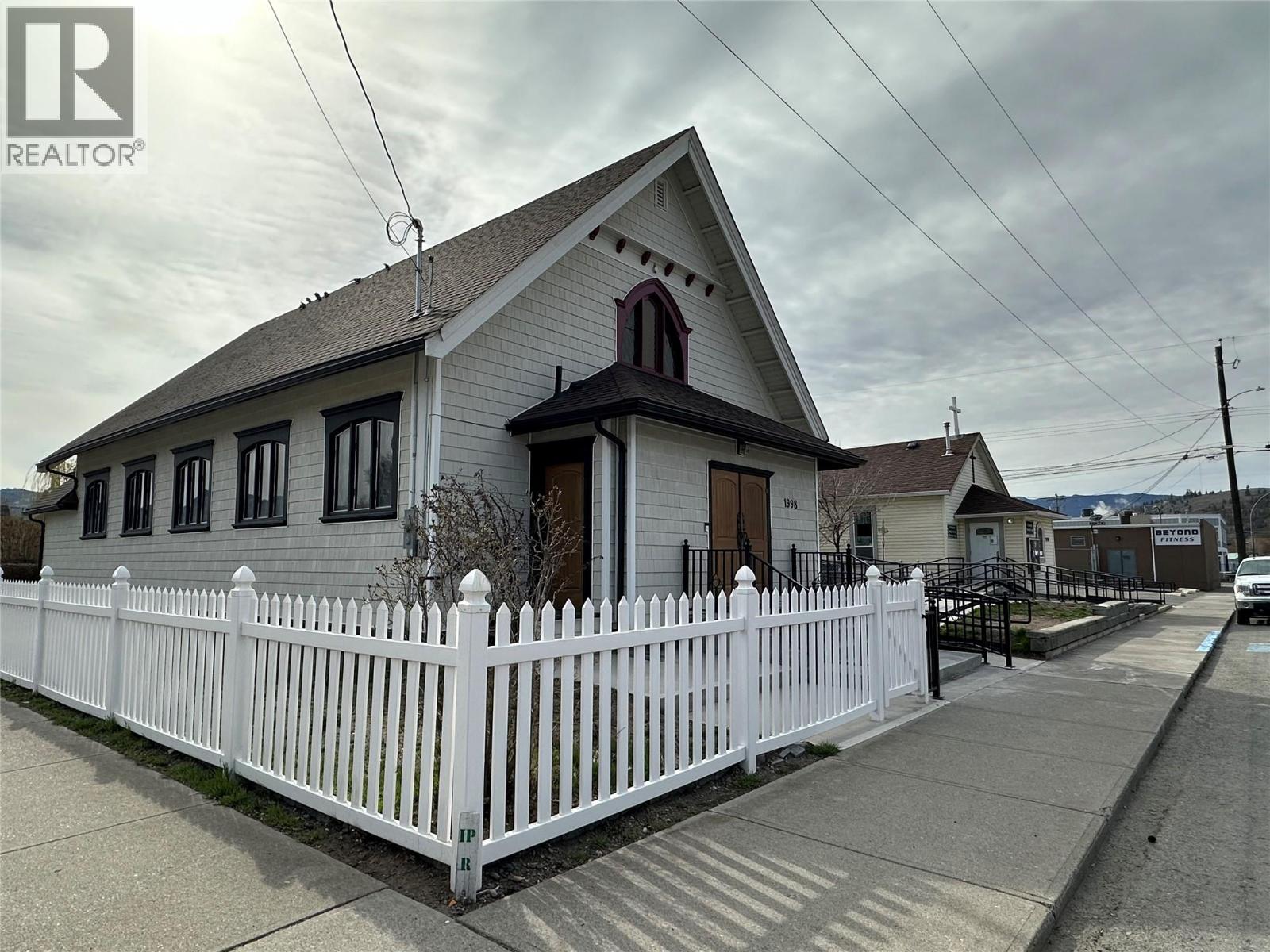  1998 CHAPMAN Street, Merritt