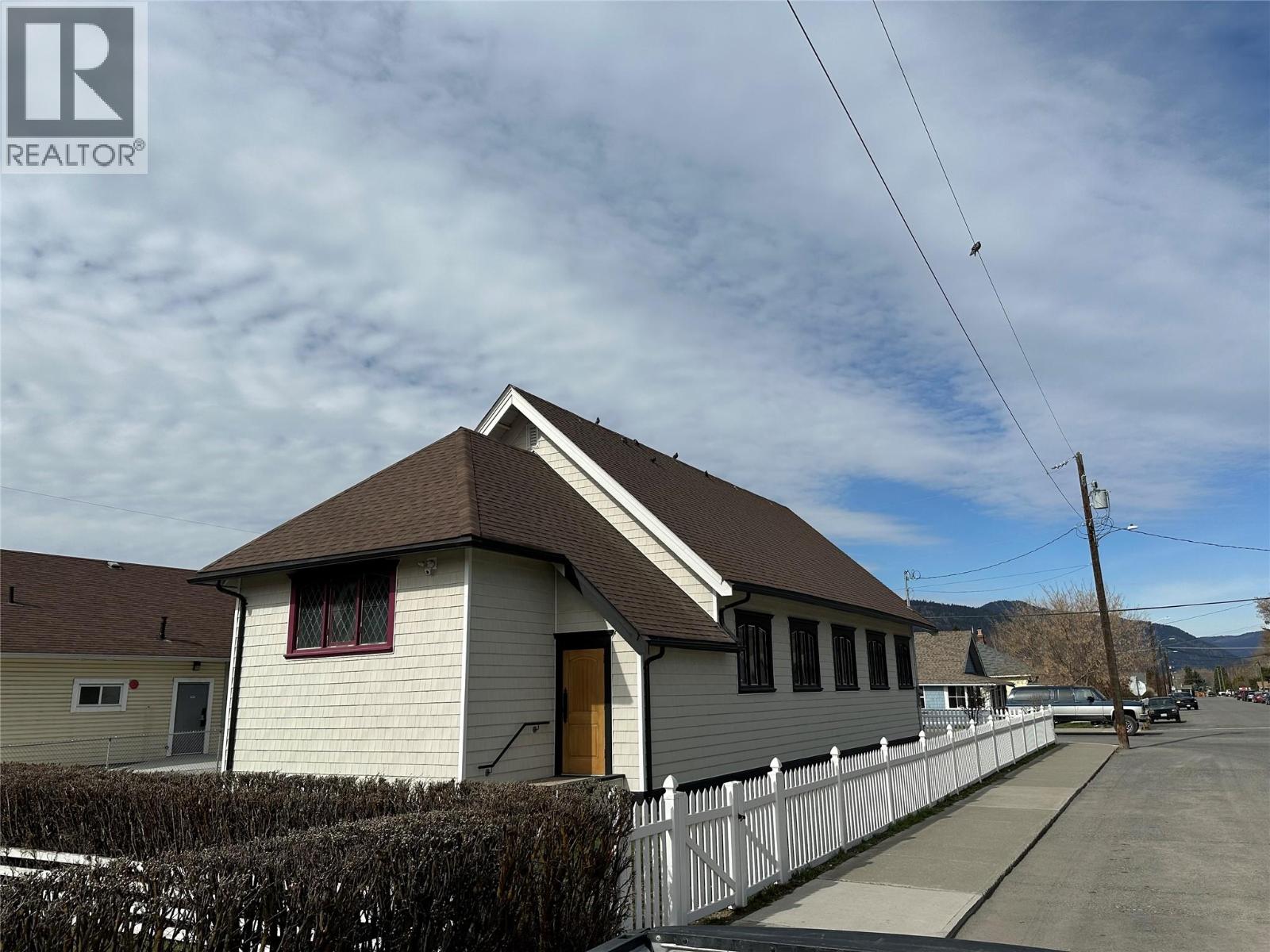  1998 CHAPMAN Street, Merritt