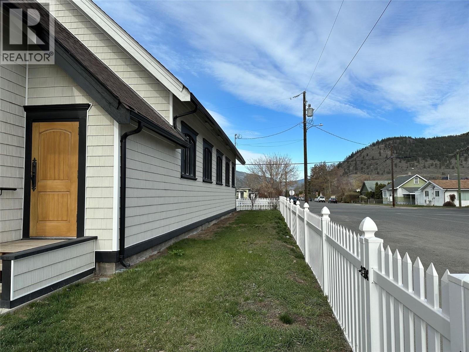  1998 CHAPMAN Street, Merritt