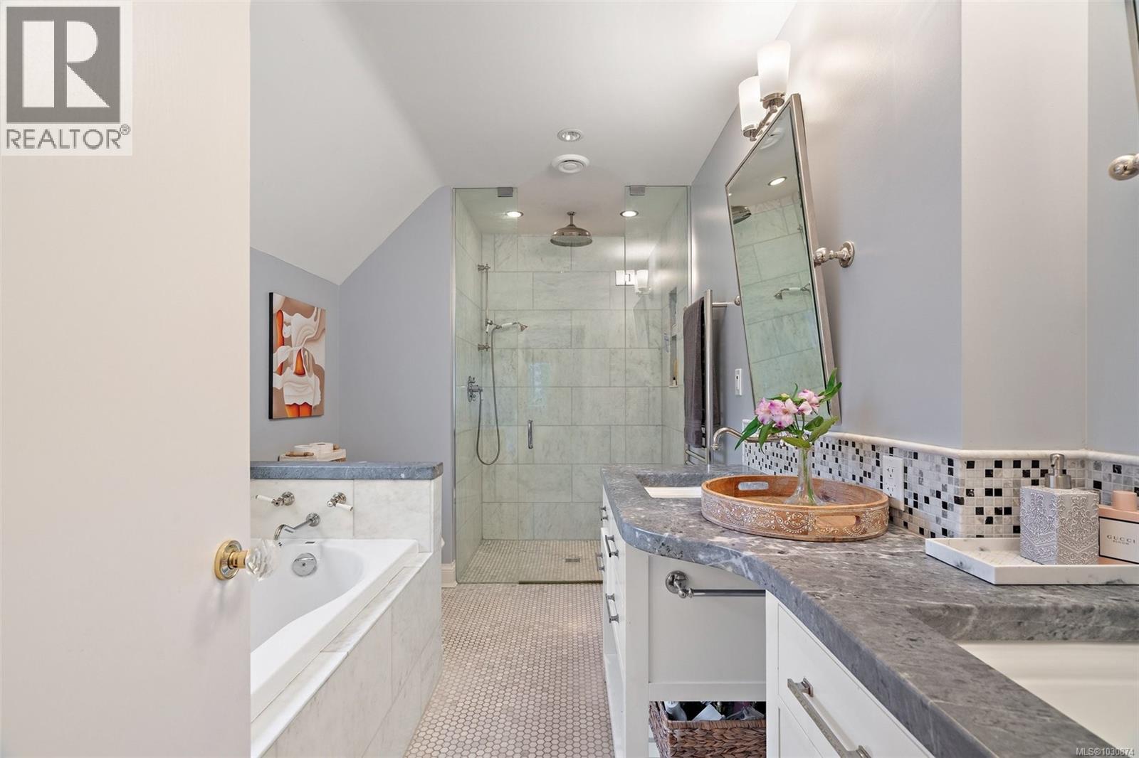 995 TERRACE AVE - 30